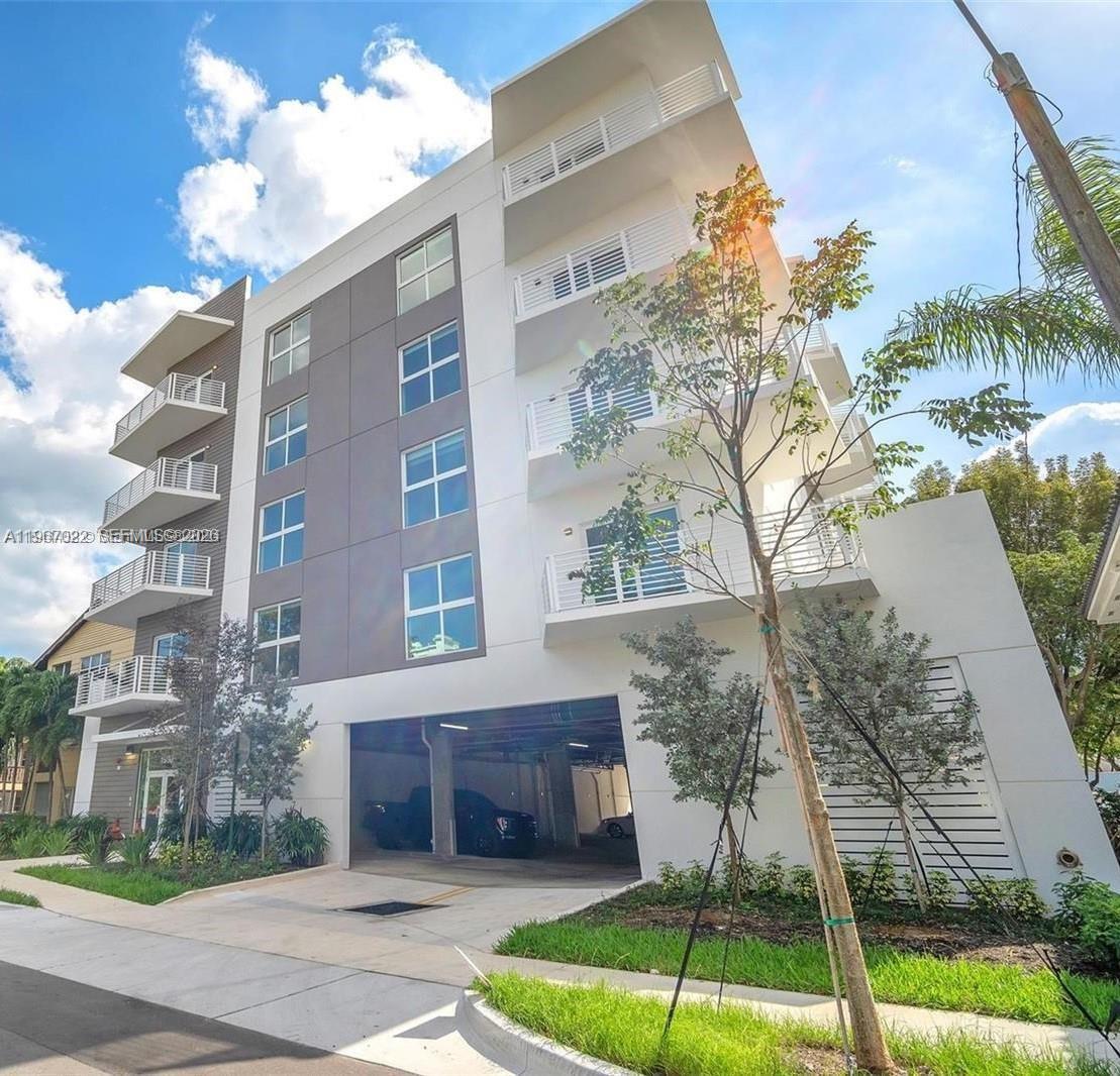 1938 Jackson St # 202, Hollywood FL 33020