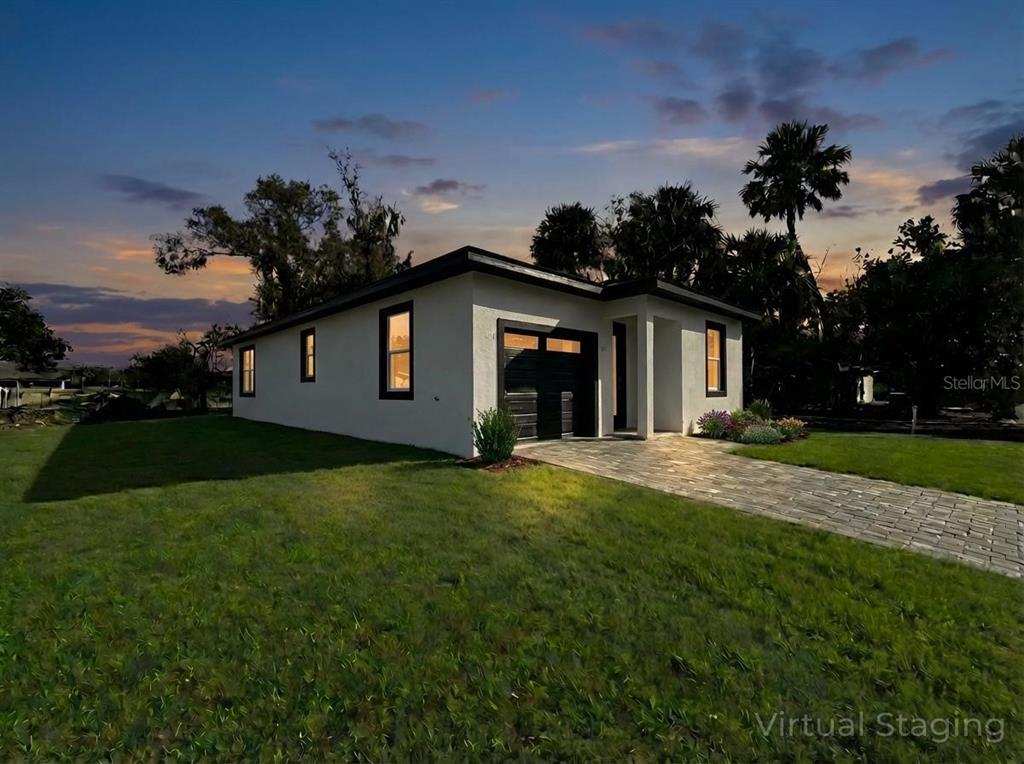 909 PECAN AVENUE