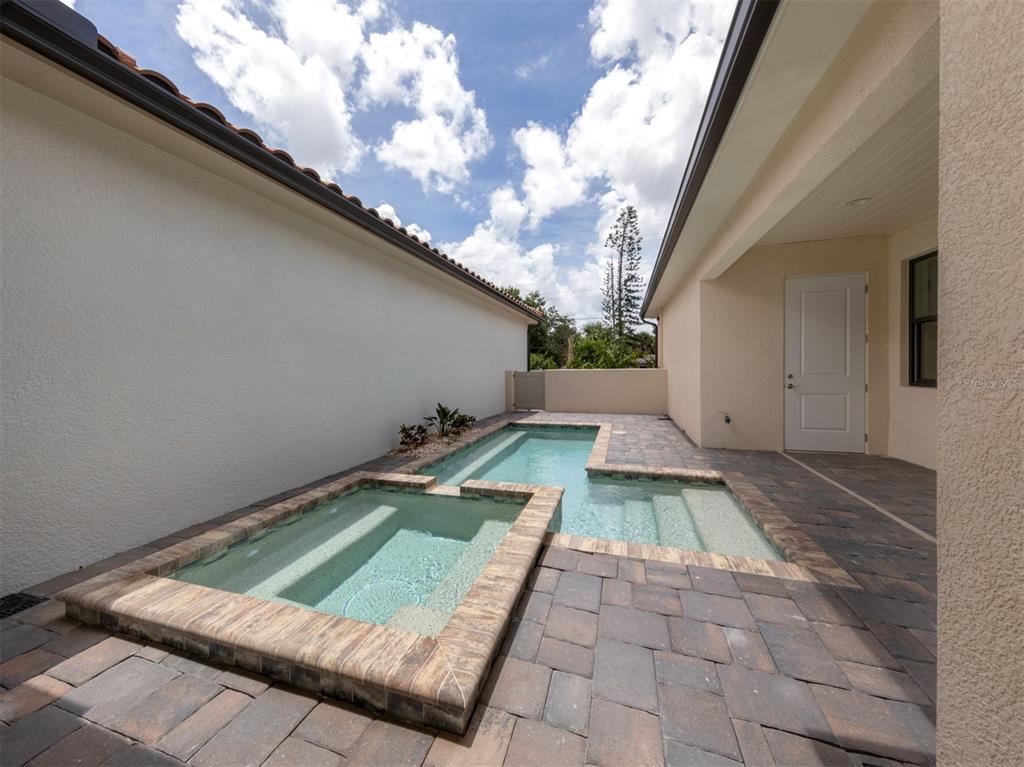 922 E VENICE AVENUE, VENICE, FL — photo 2 of 30