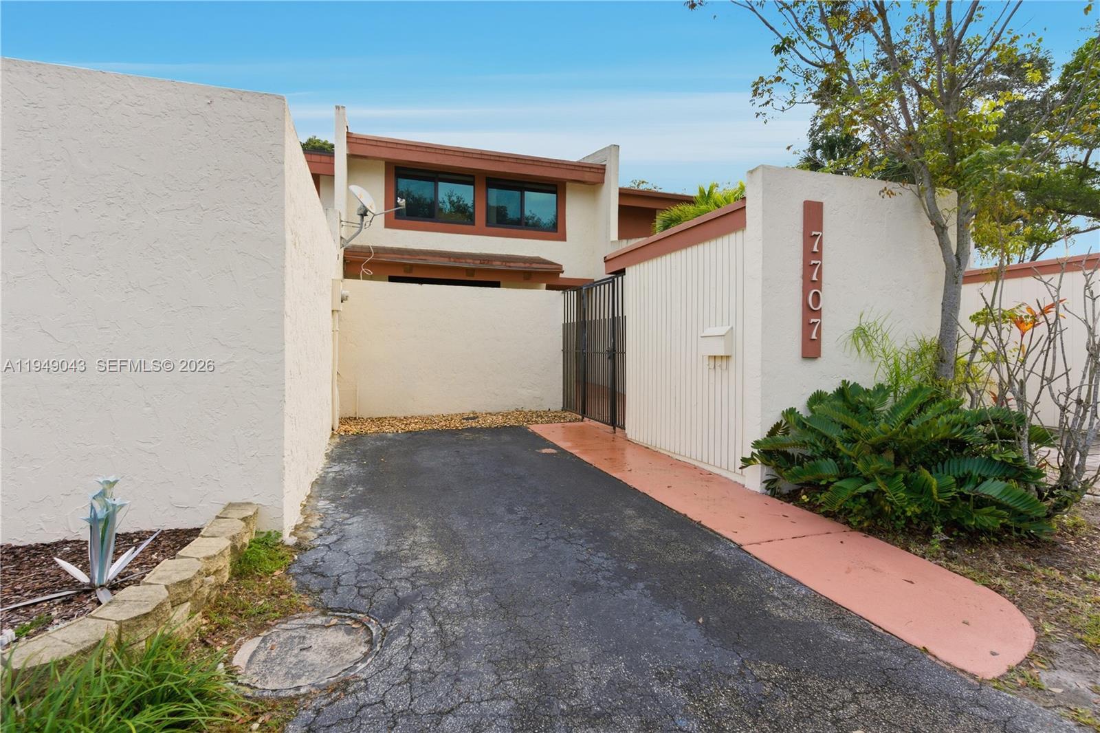 7707 SW 105th Pl, Miami FL 33173