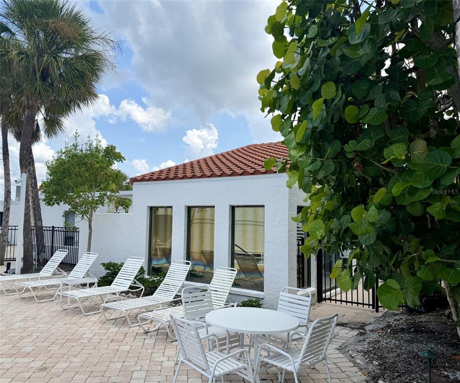 1585 TARPON CENTER DR UNIT 21