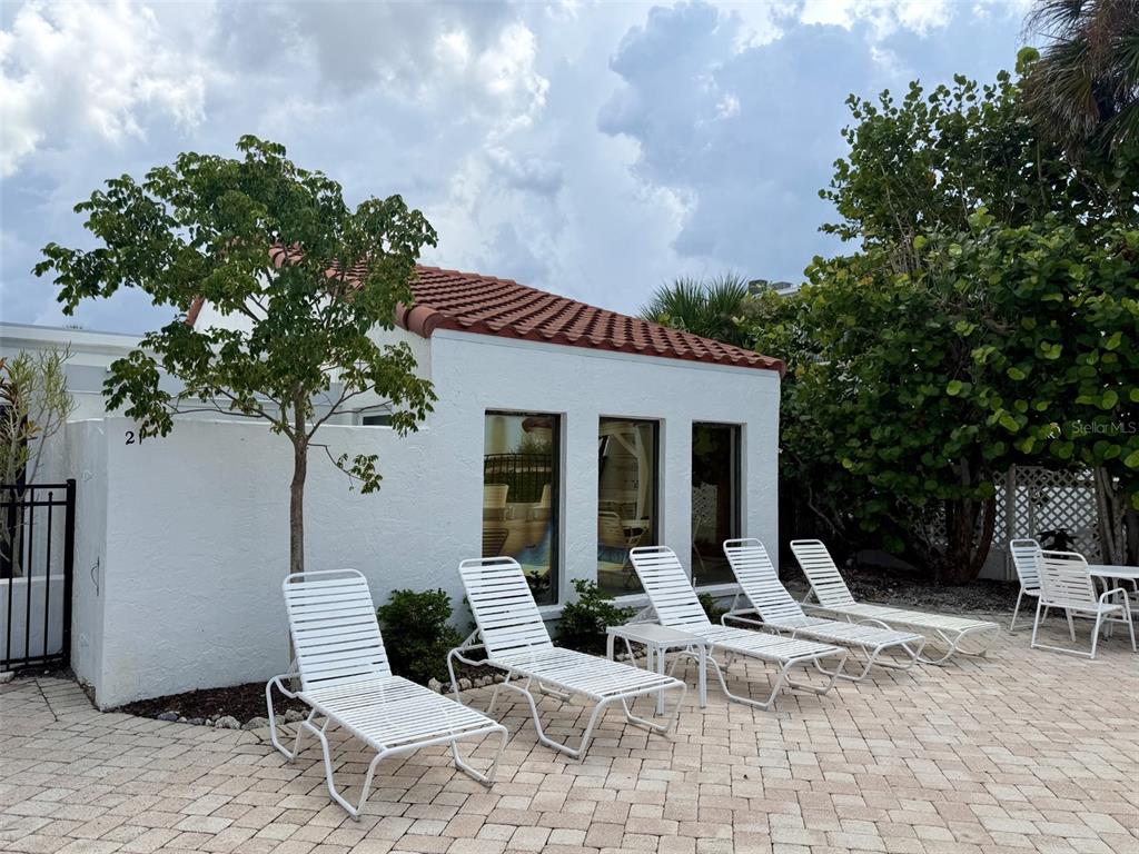 1585 TARPON CENTER DR UNIT 21, VENICE, FL — photo 2 of 4
