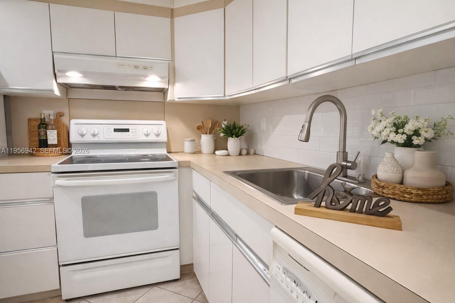 3920 Inverrary Blvd # 608C, Lauderhill FL 33319