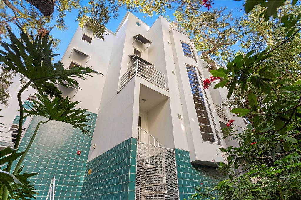4950 BAYSHORE BOULEVARD UNIT 13C
