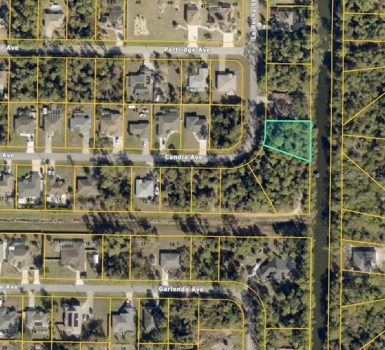This is an aerial map showing a vacant lot highlighted in teal near a canal — LA ROCHA STREET, NORTH PORT, FL