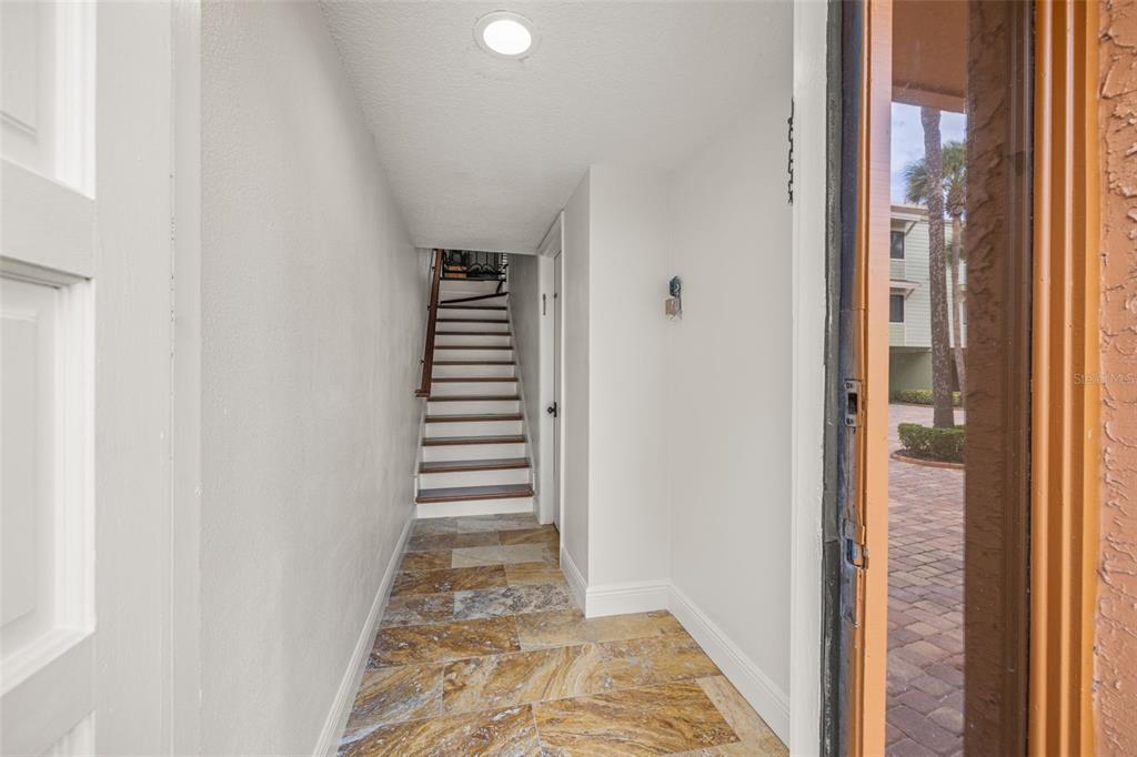 533 SANDY HOOK ROAD, TREASURE ISLAND, FL — photo 5 of 30
