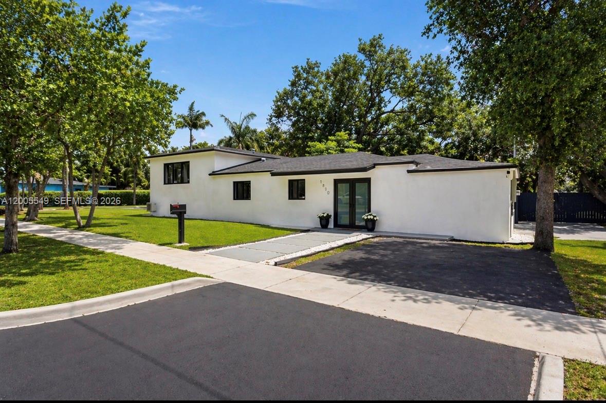 1810 NE 161st St, North Miami Beach FL 33162