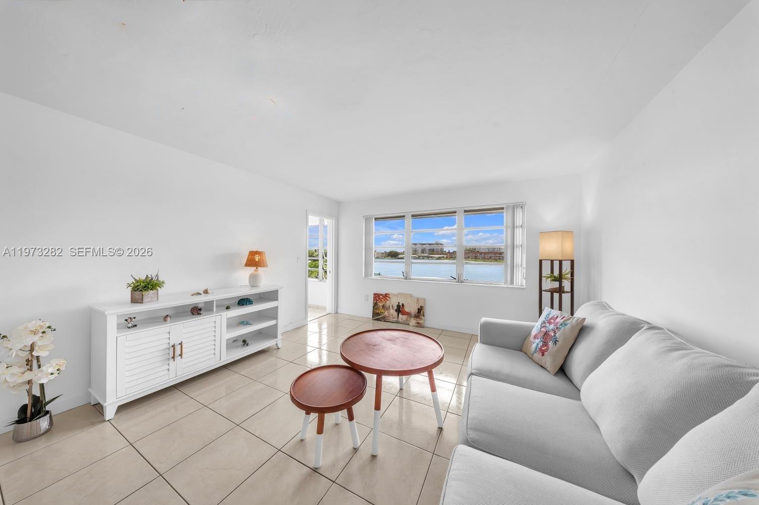 1530 NE 191st St # 306, Miami FL 33179