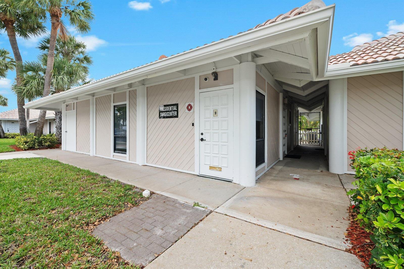 1501 Presidential Way # 9, West Palm Beach FL 33401