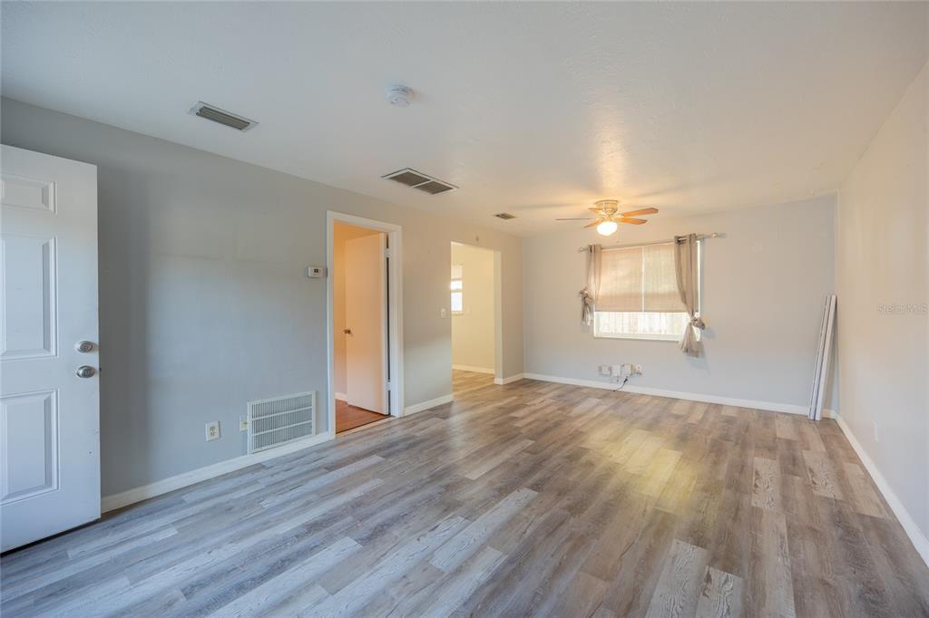 400 S METEOR AVENUE, CLEARWATER, FL — photo 2 of 30