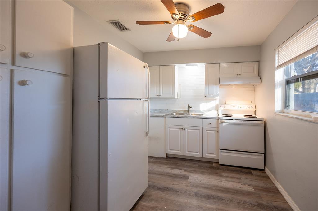 400 S METEOR AVENUE, CLEARWATER, FL — photo 4 of 30