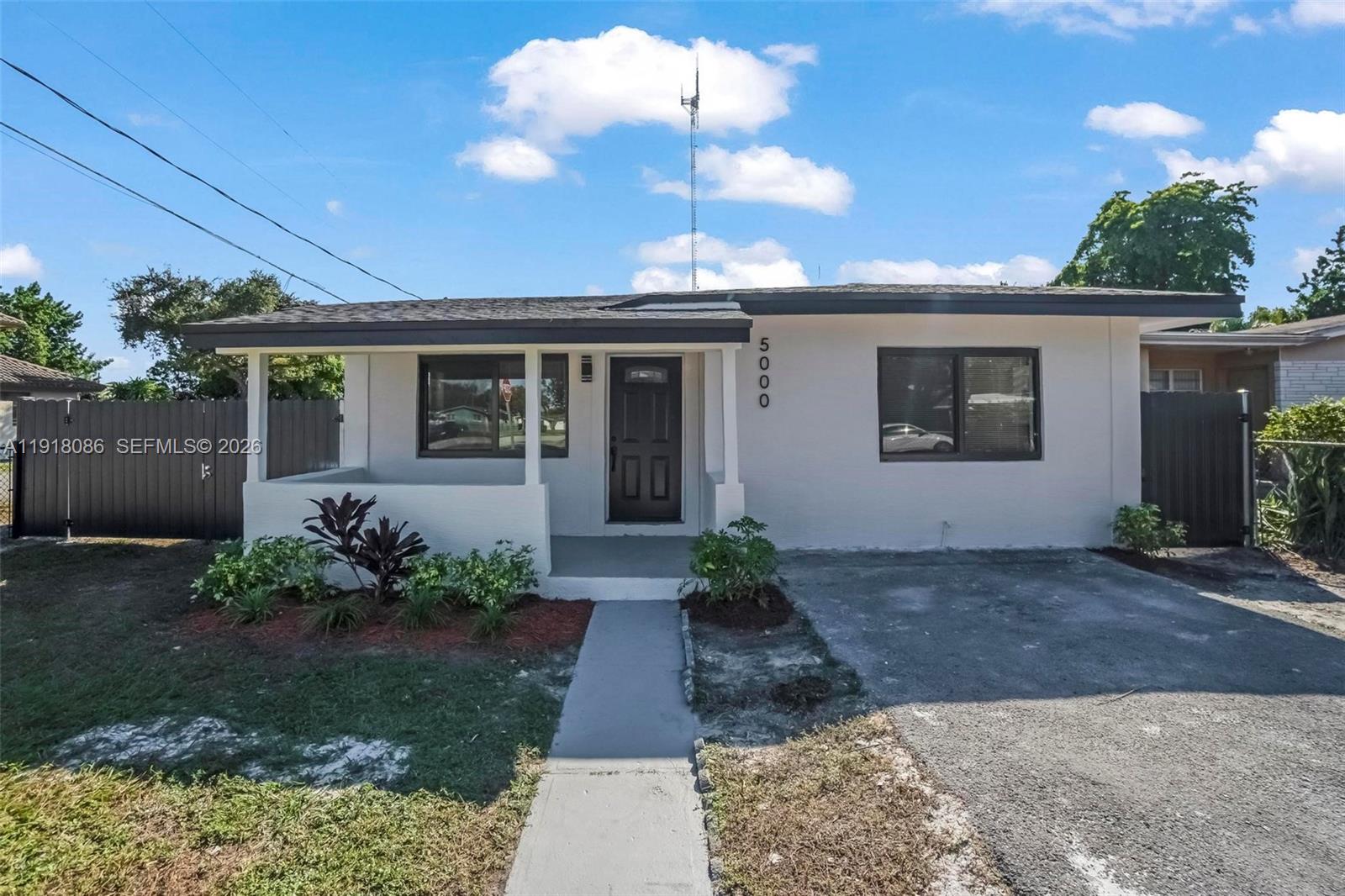 5000 SW 22nd St, West Park FL 33023