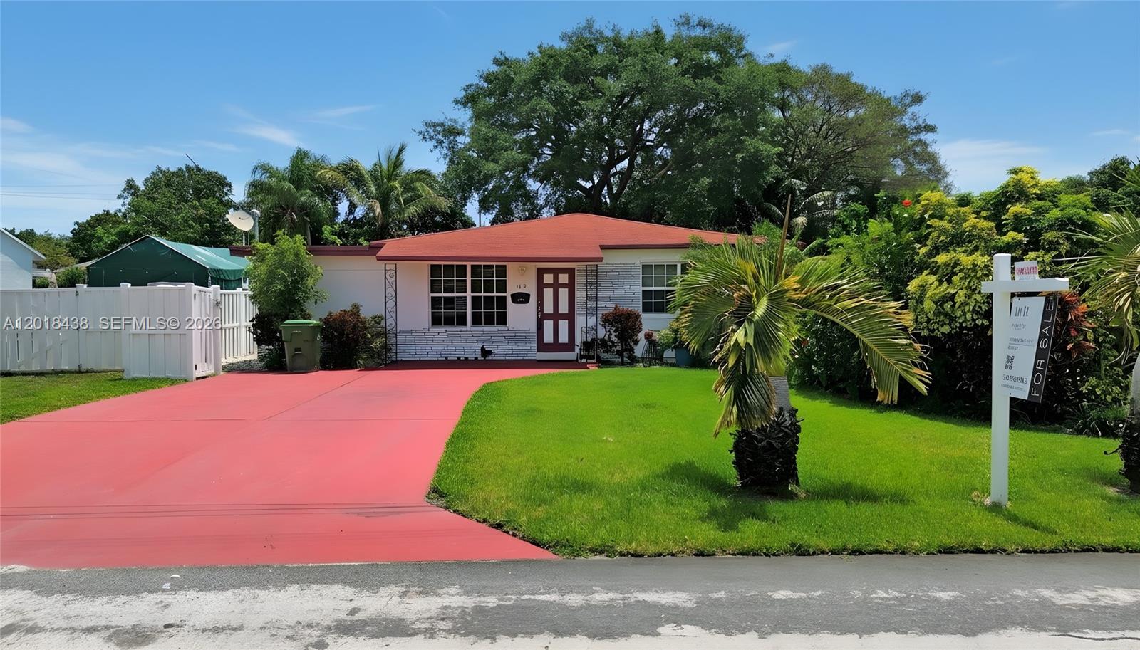 125 SW 3rd Ave, Hallandale Beach FL 33009