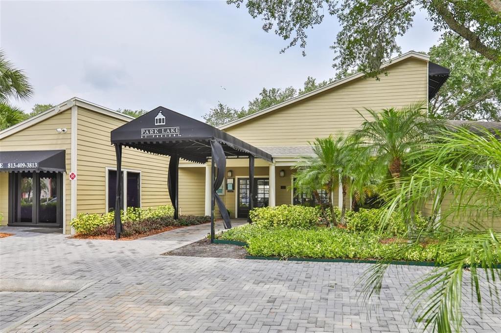 215 LAKE BROOK CIRCLE UNIT 204, BRANDON, FL — photo 2 of 12