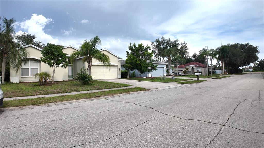 207 39TH STREET E, BRADENTON, FL — photo 2 of 30