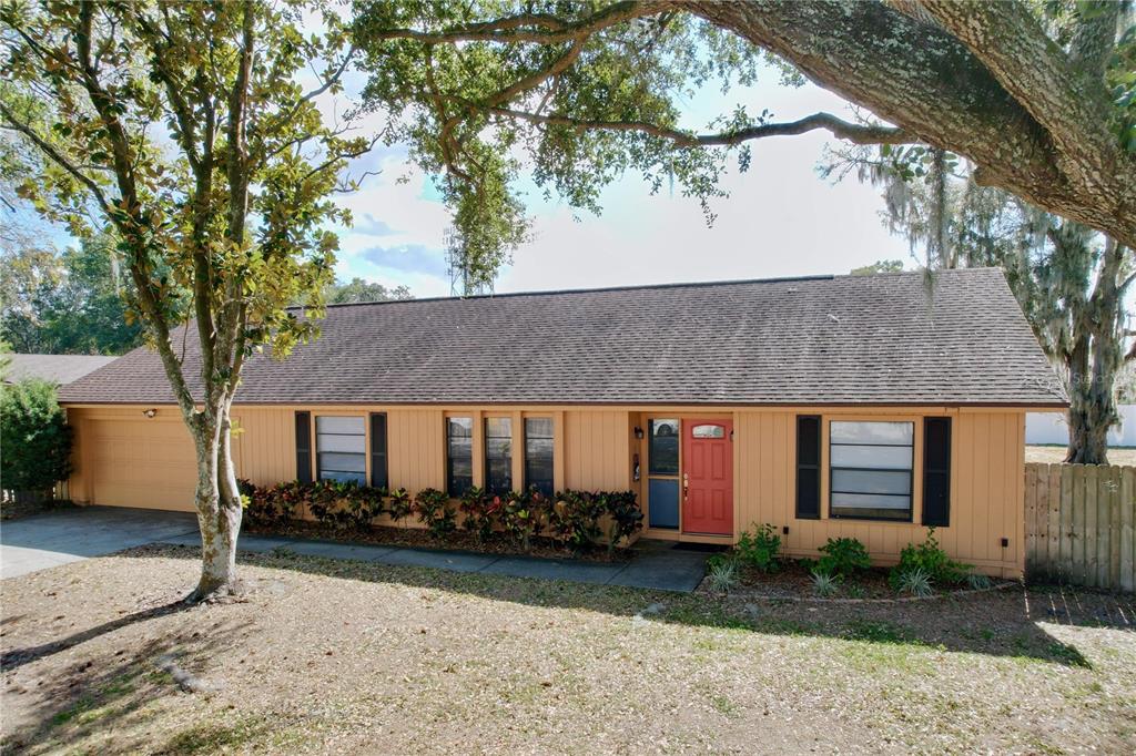 2205 ROSLYN LANE
