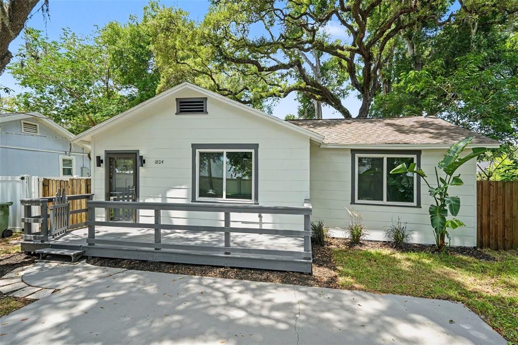 1804 E COMANCHE AVE