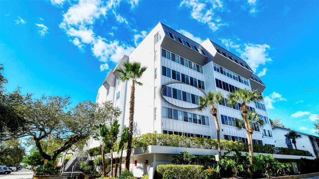1255 E PEPPERTREE DRIVE UNIT 305