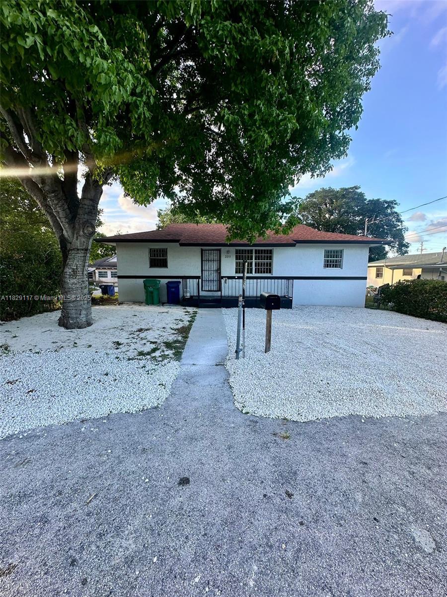 2251 NW 60th St, Miami FL 33142