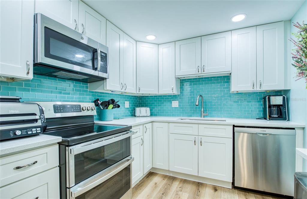10216 REGAL DRIVE UNIT 310, LARGO, FL — photo 3 of 30