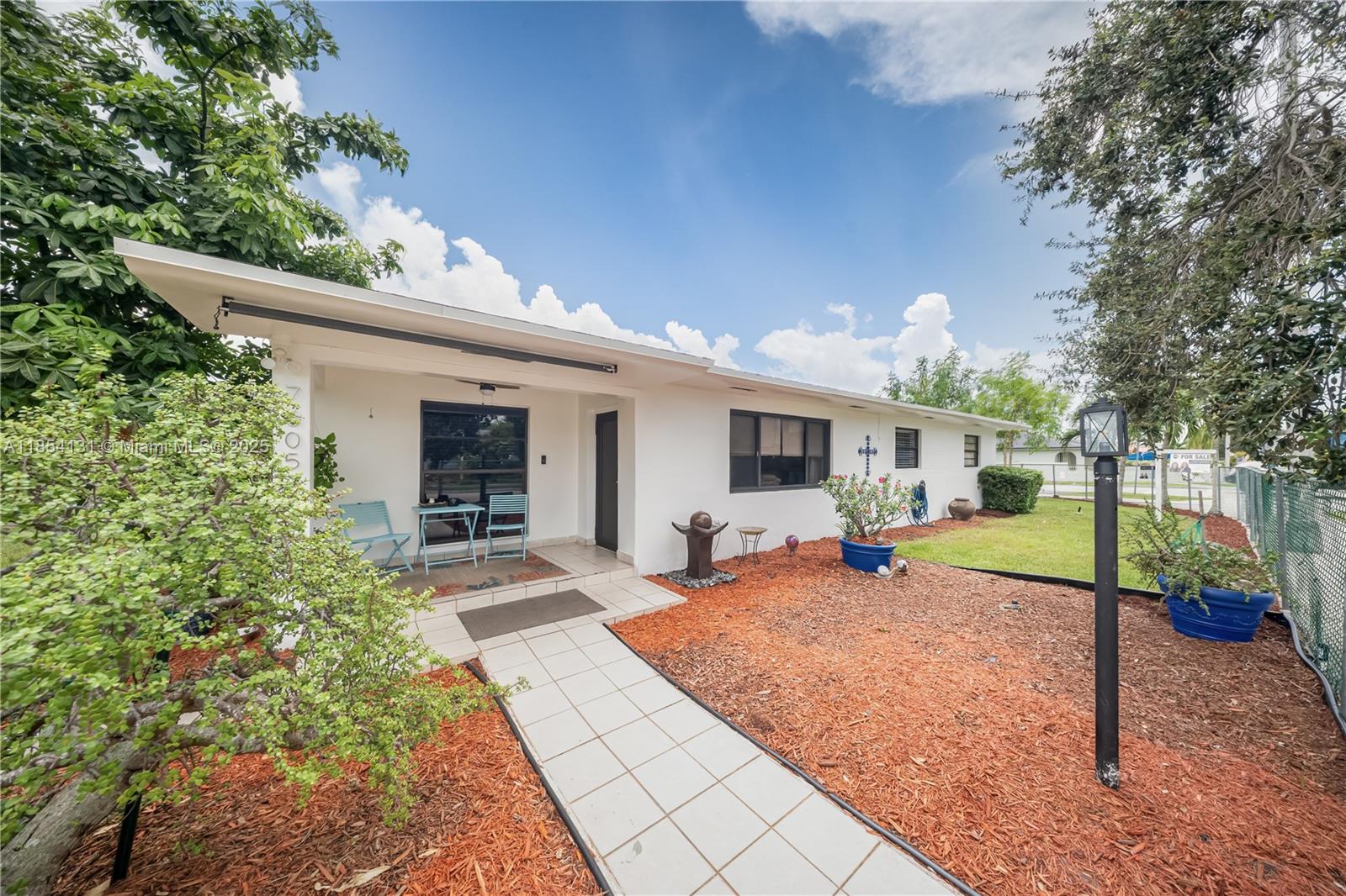 7605 W 6th Ave, Hialeah FL 33014