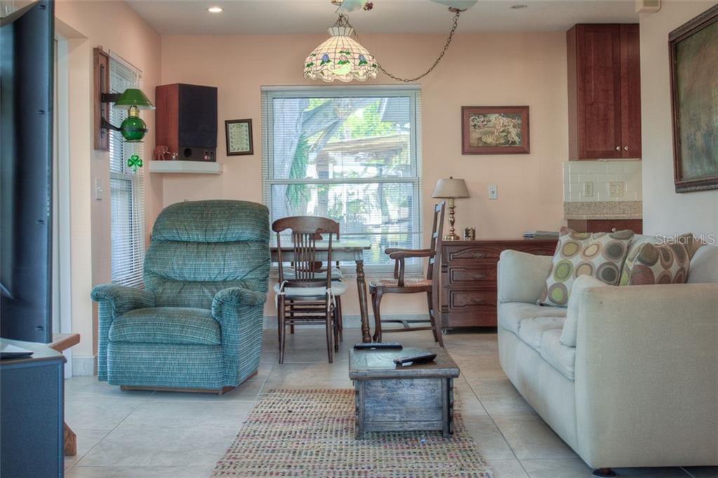8005 19TH AVENUE NW, BRADENTON, FL — photo 3 of 24