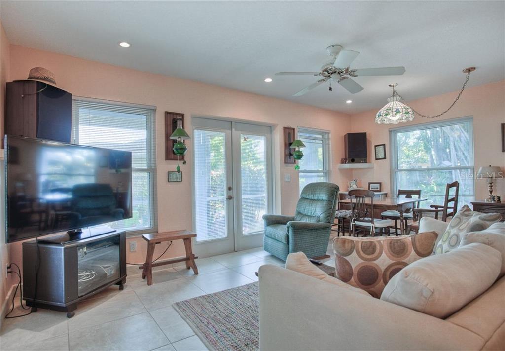 8005 19TH AVENUE NW, BRADENTON, FL — photo 5 of 24