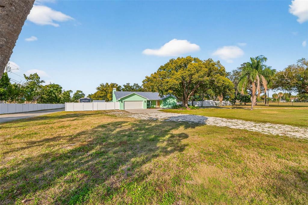 11945 74TH AVENUE, SEMINOLE, FL — photo 4 of 30