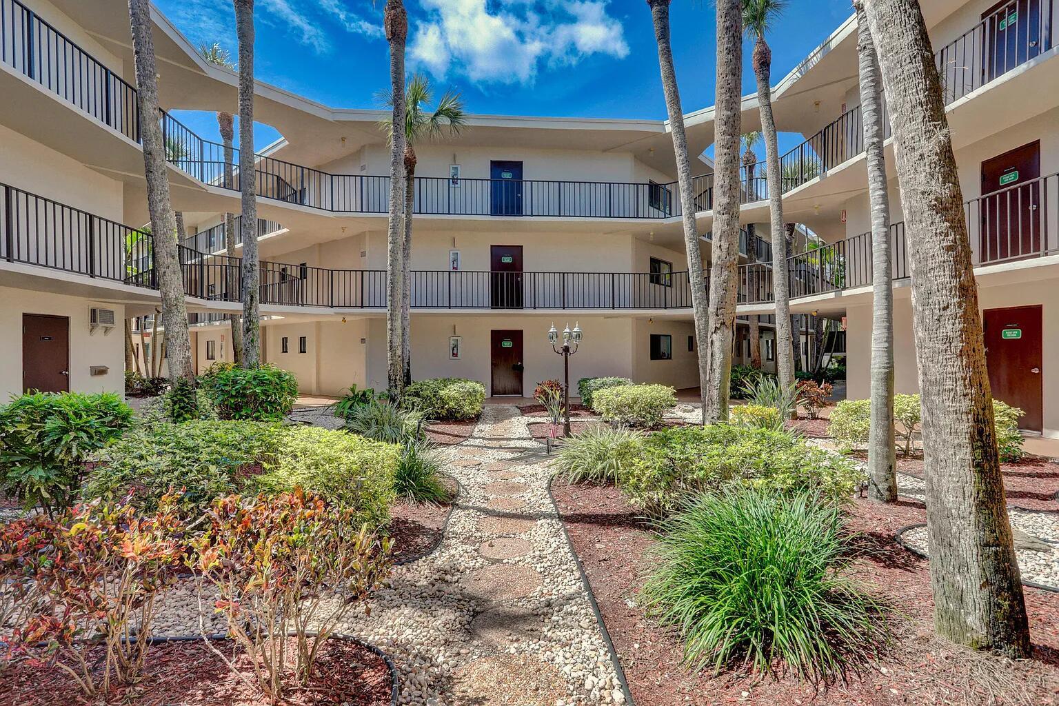 5100 Las Verdes Circle # 215, Delray Beach FL 33484