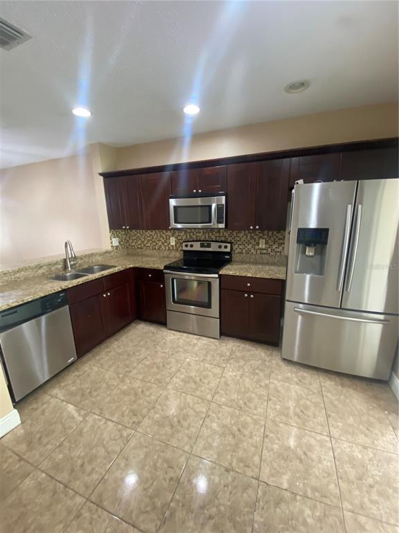 2216 LAKE WOODBERRY CIRCLE, BRANDON, FL — photo 4 of 12