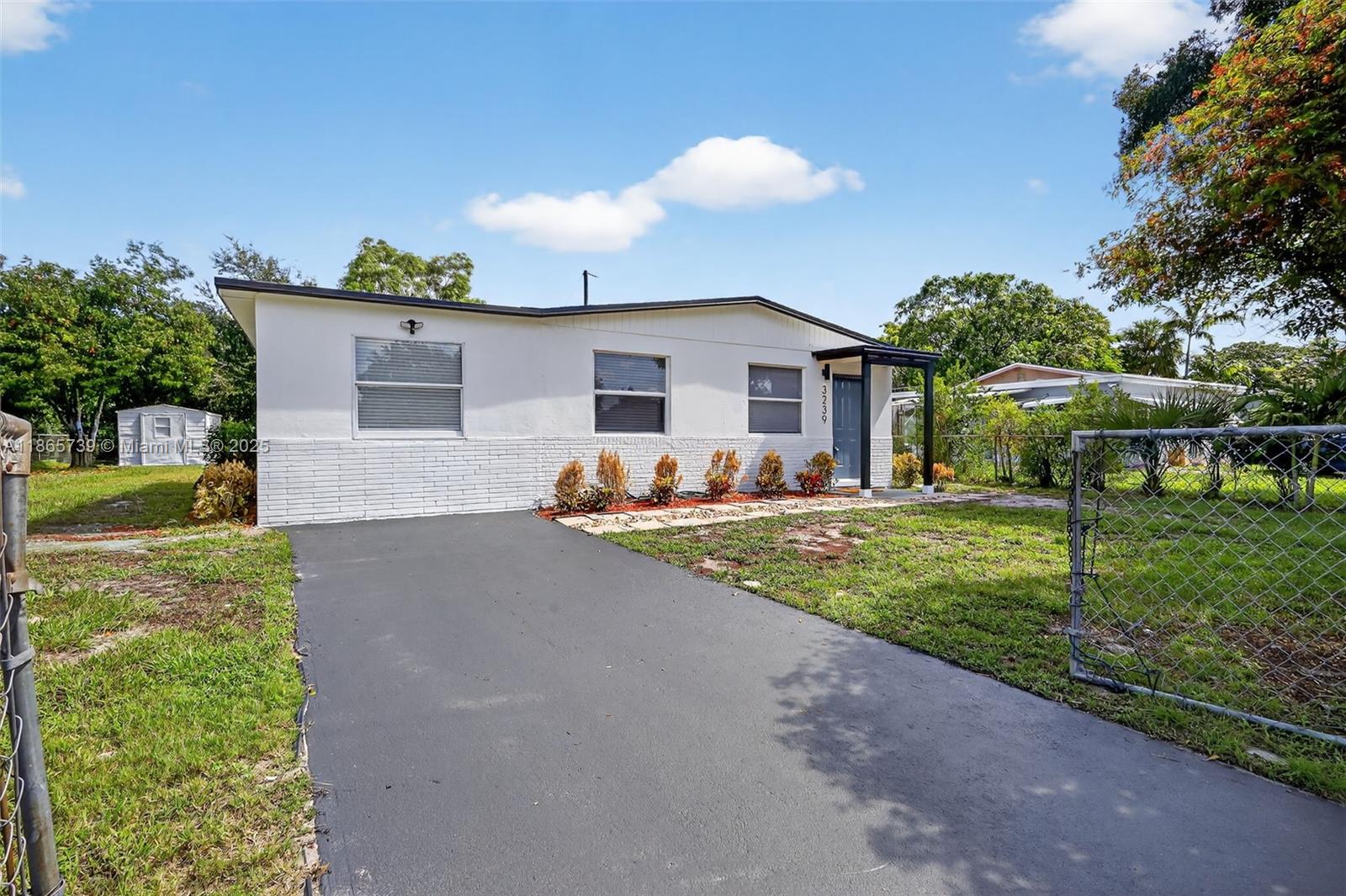 3239 Meadow Rd, Palm Springs FL 33406