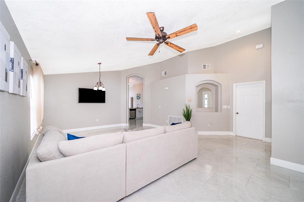 207 LANGHAM DRIVE, DAVENPORT, FL — photo 3 of 30