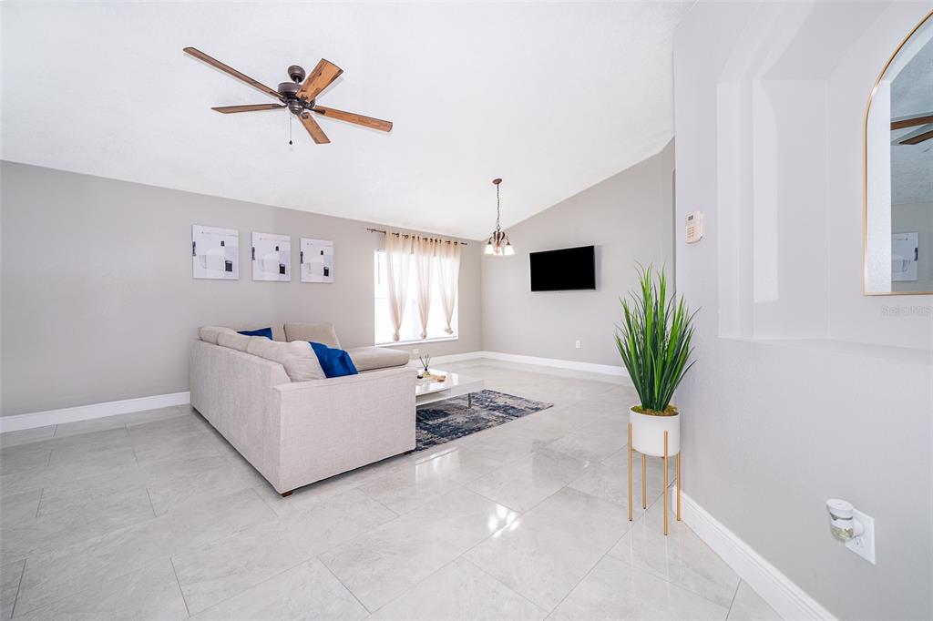 207 LANGHAM DRIVE, DAVENPORT, FL — photo 5 of 30