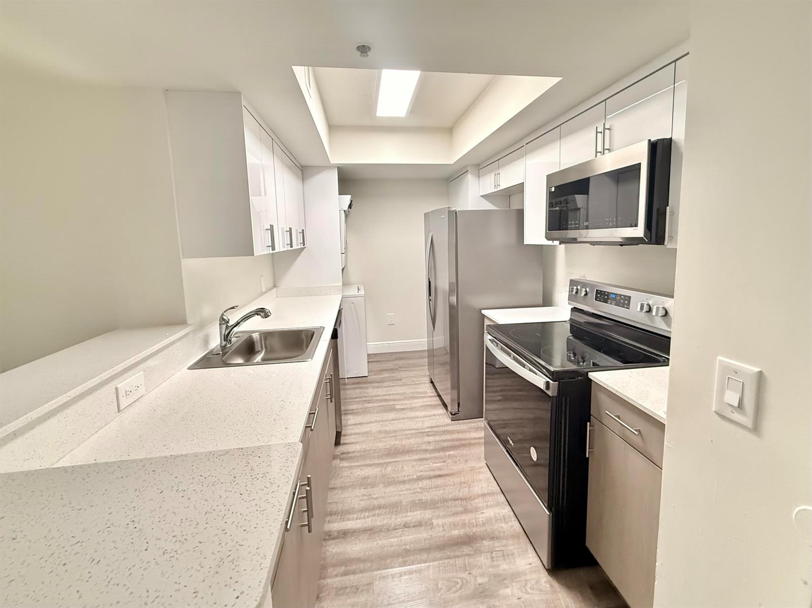 18335 NW 68 Avenue # 420, Hialeah FL 33015