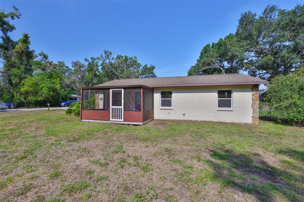 1019 LAKESIDE DRIVE