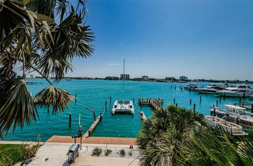 479 E SHORE DR UNIT 8, CLEARWATER, FL — photo 2 of 30