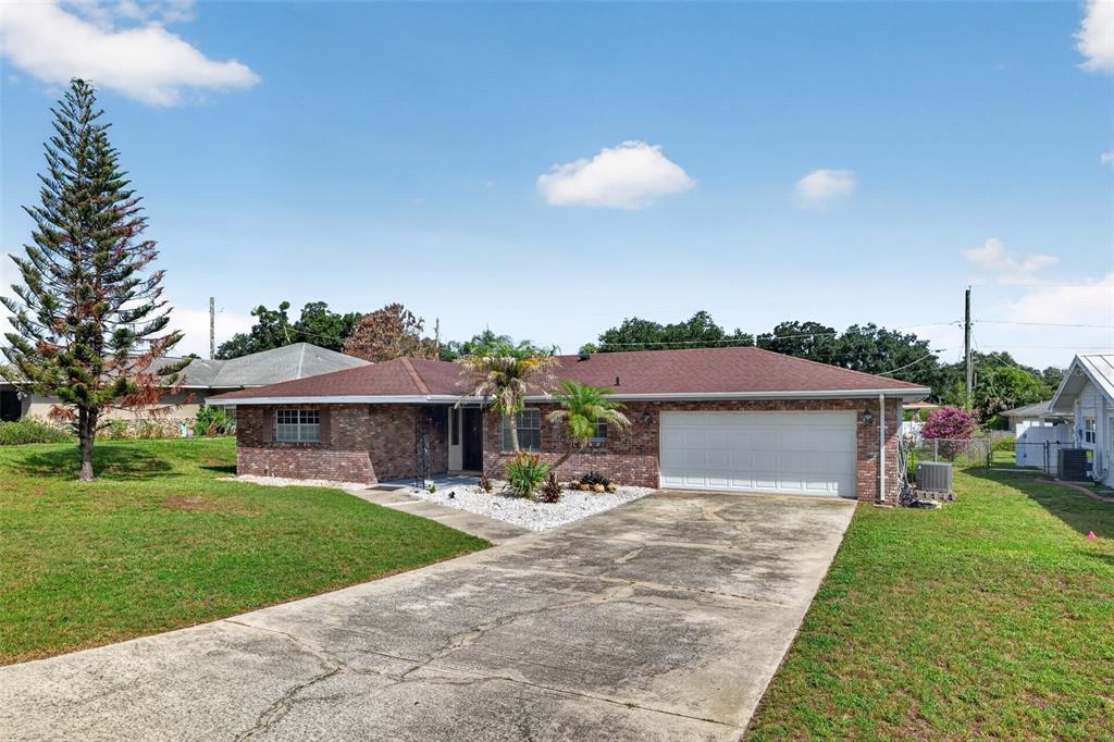 A single-story brick house with a two-car garage and a concrete driveway — 516 ALACHUA DRIVE, WINTER HAVEN, FL