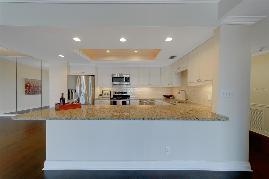 8 BELLEVIEW BOULEVARD UNIT 308, BELLEAIR, FL — photo 4 of 30