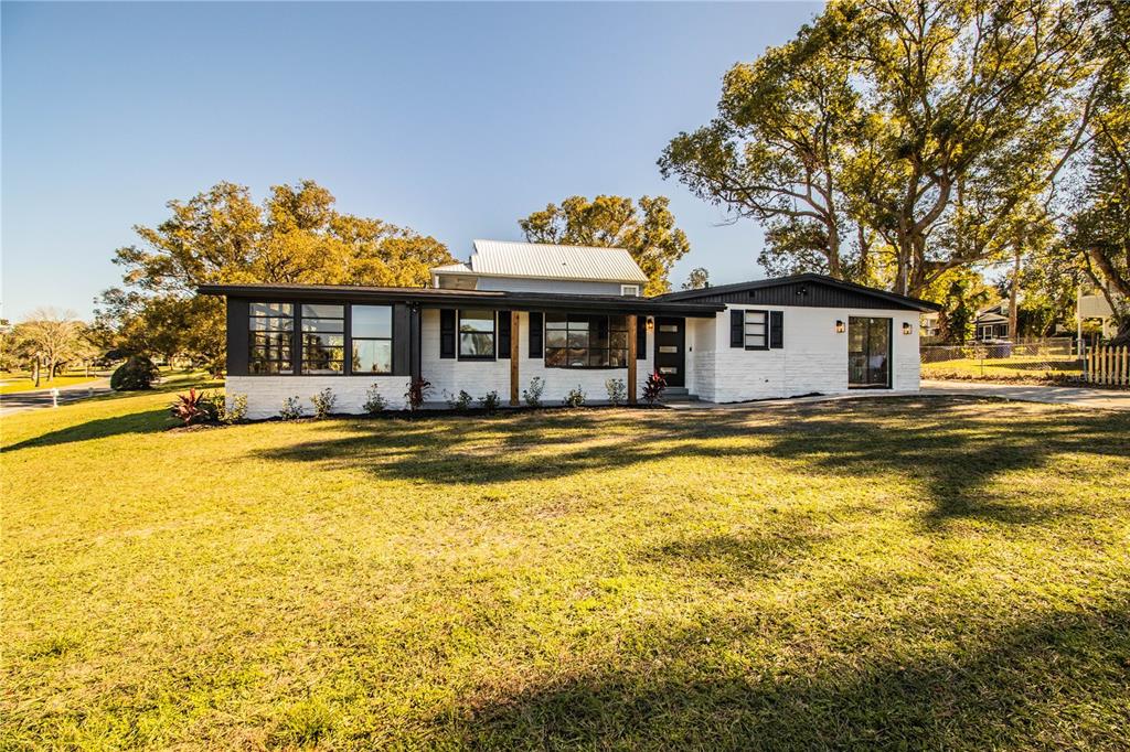 63 LAKE HUNTER DRIVE