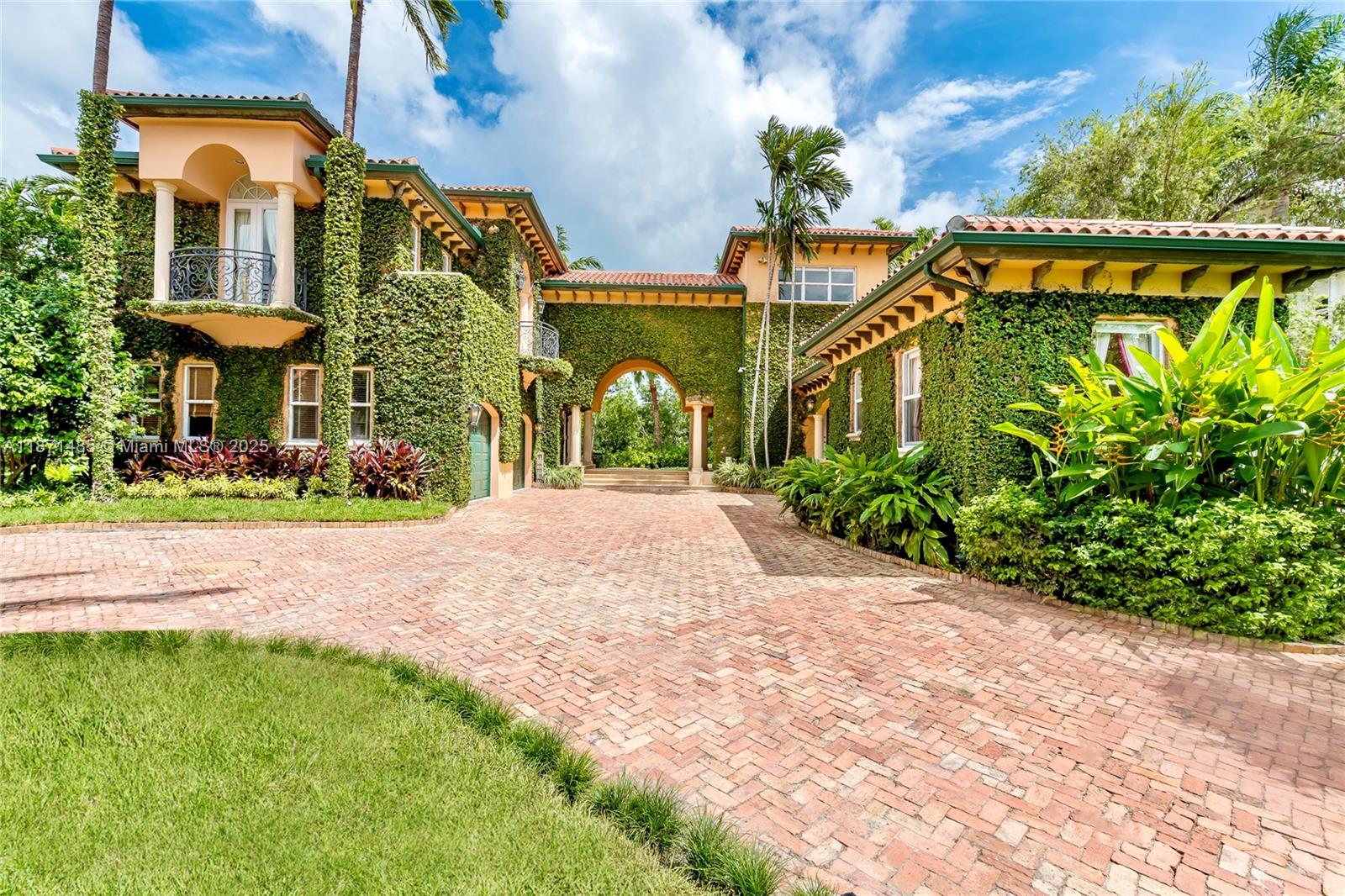 104 Paloma Dr, Coral Gables FL 33143