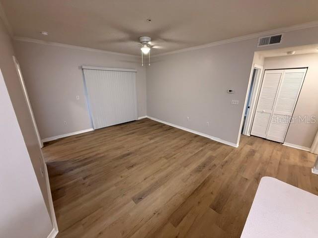 A living room features light wood-look flooring, a ceiling fan, and sliding glass doors — 5608 PINNACLE HEIGHTS CIRCLE UNIT 307, TAMPA, FL