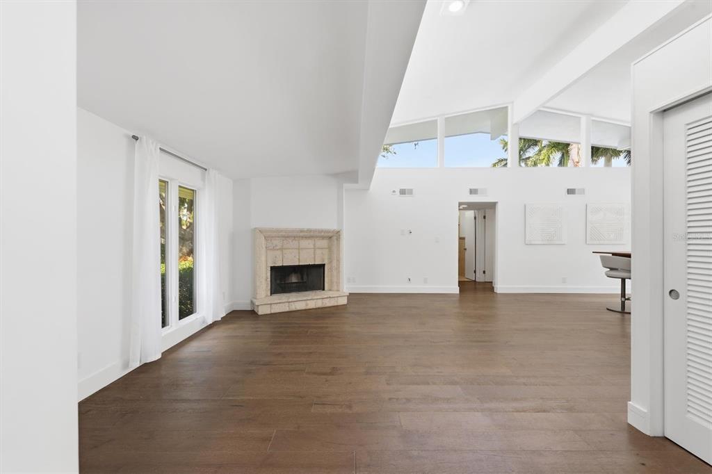 425 PARTRIDGE CIRCLE, SARASOTA, FL — photo 4 of 30