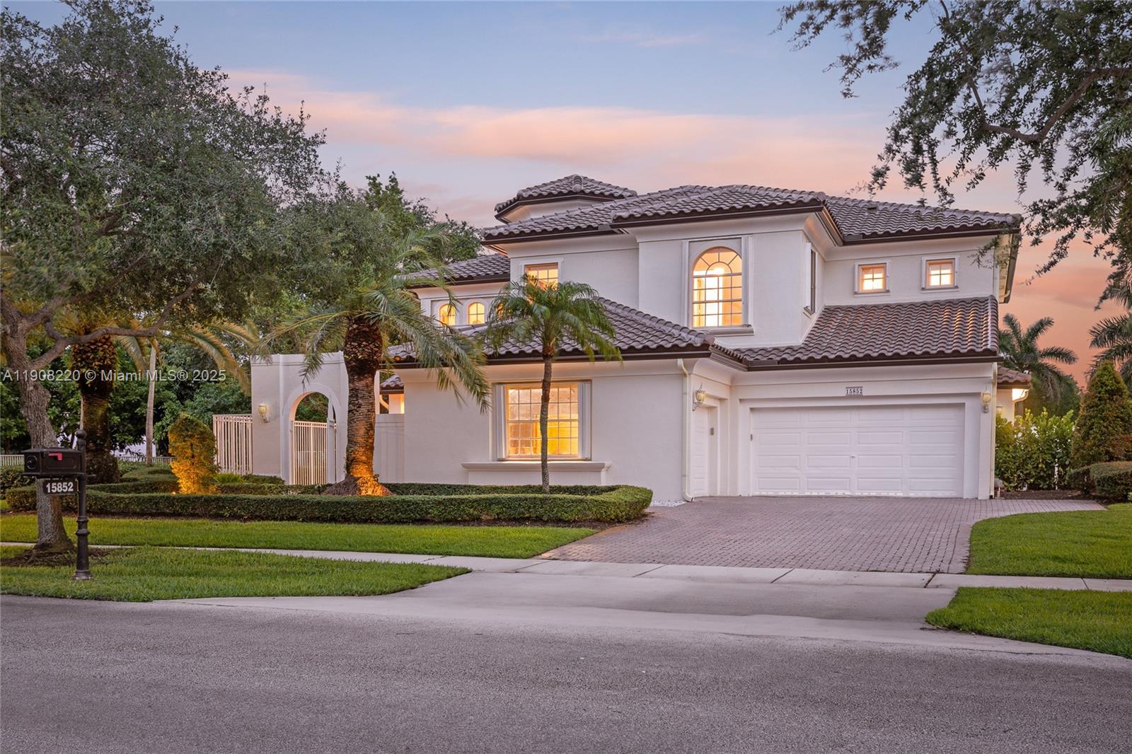 15852 SW 15th St, Davie FL 33326