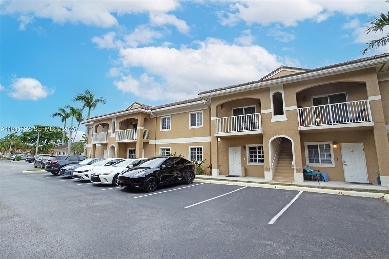 911 Hillcrest Ct # 127, Hollywood FL 33021