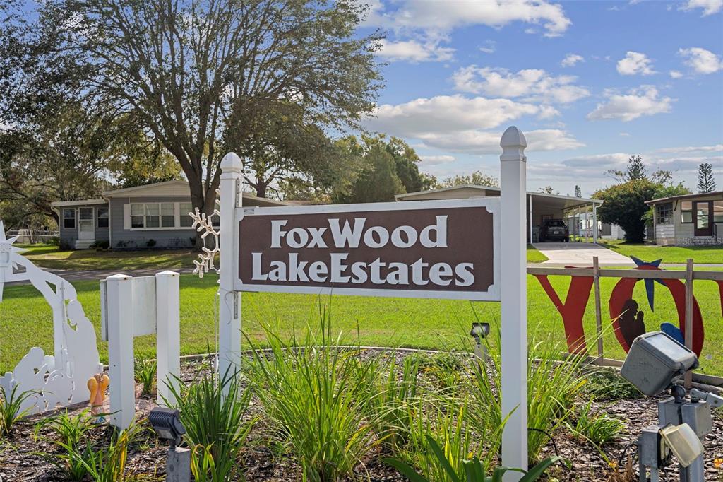 A sign for FoxWood Lake Estates stands in front of a residential neighborhood — 5079 LODGEWOOD DRIVE, LAKELAND, FL