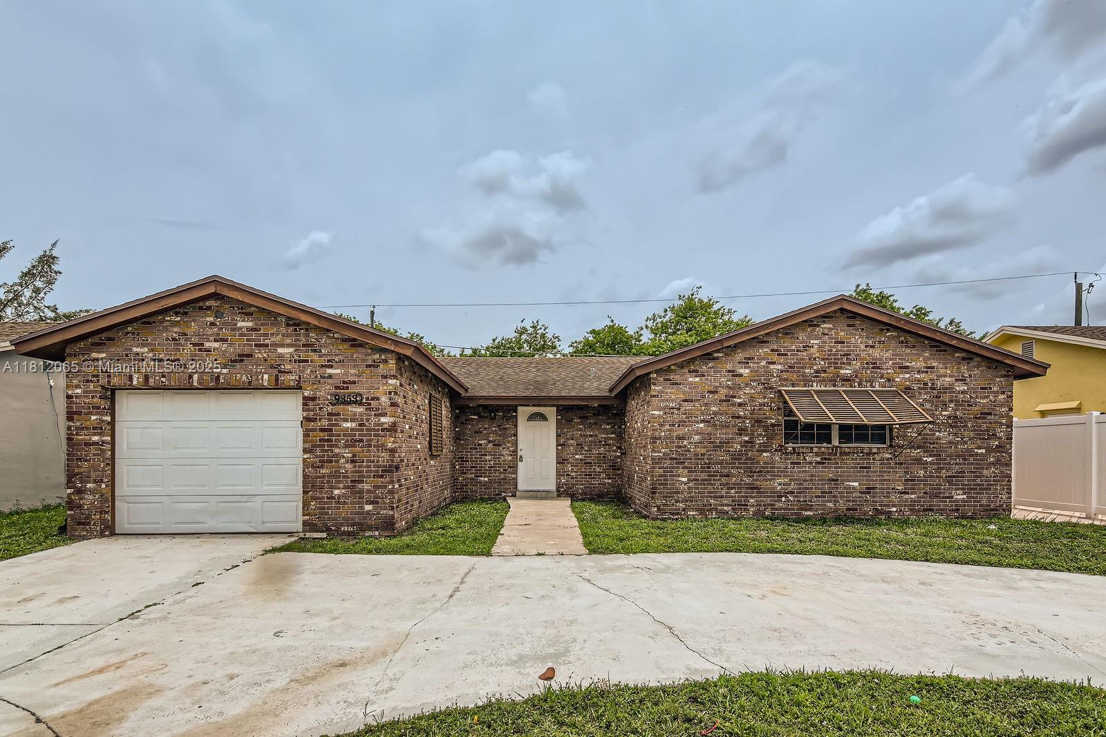 9353 SW 1st Pl, Boca Raton FL 33428