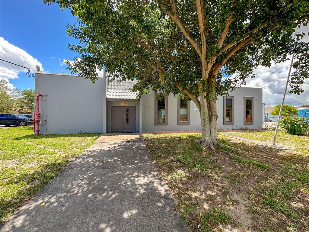1027 9TH STREET W