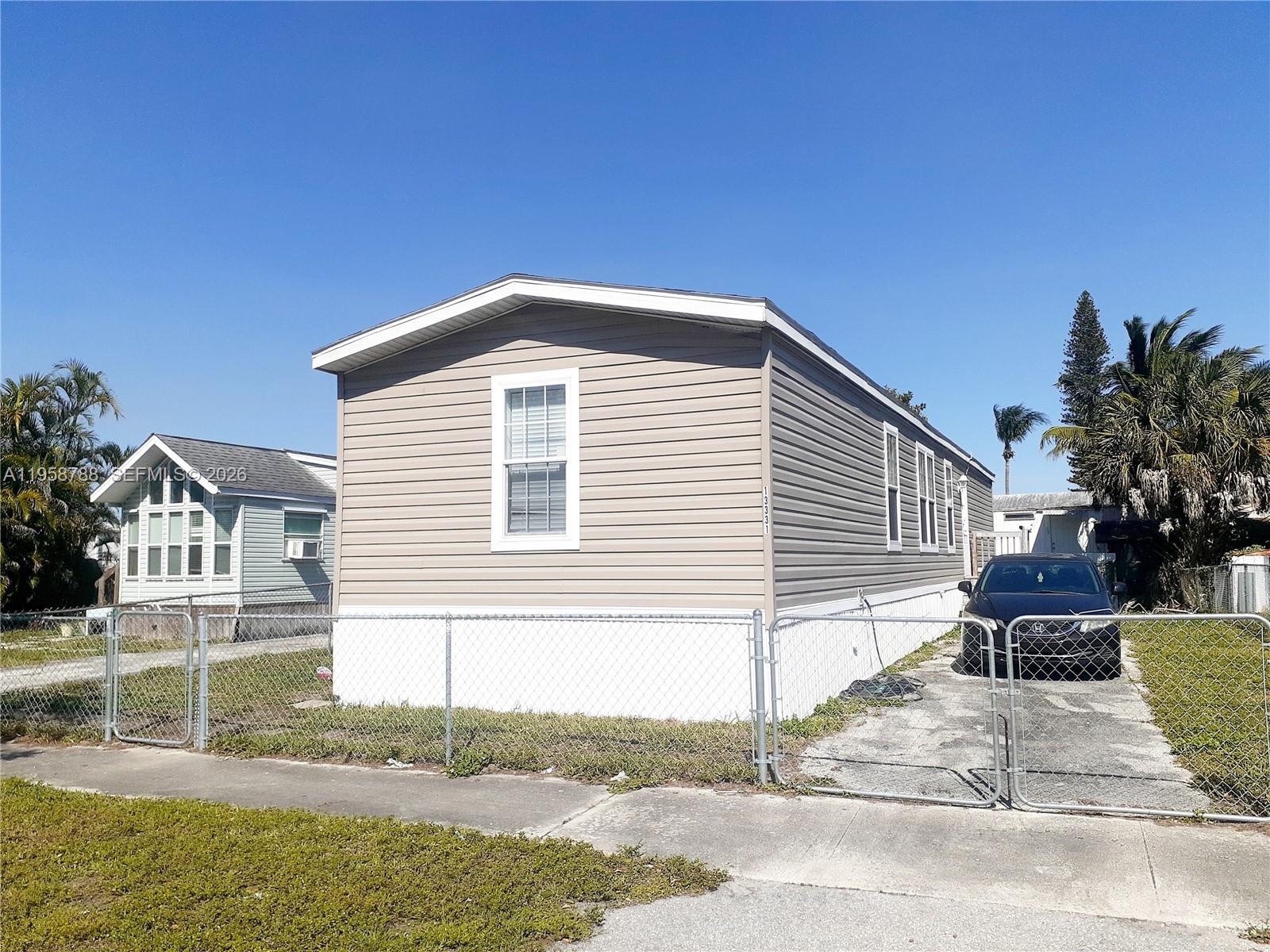13331 SW 7th Pl, Davie FL 33325
