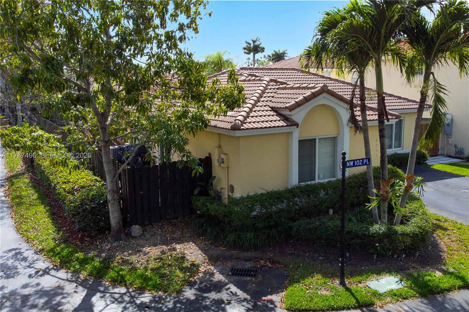 5717 NW 102nd Pl, Doral FL 33178