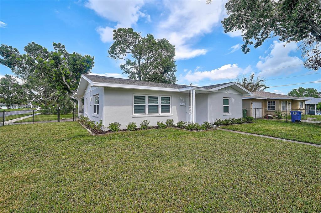 102 20TH STREET NE, BRADENTON, FL — photo 2 of 30